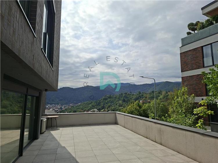 Apartament cu 4 camere decomandat în Drumul Poienii
