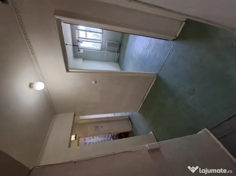 Apartament cu 3 camere decomandat în Drumul Taberei