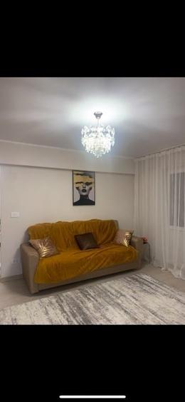 Apartament cu 3 camere decomandat, mobilat în Central