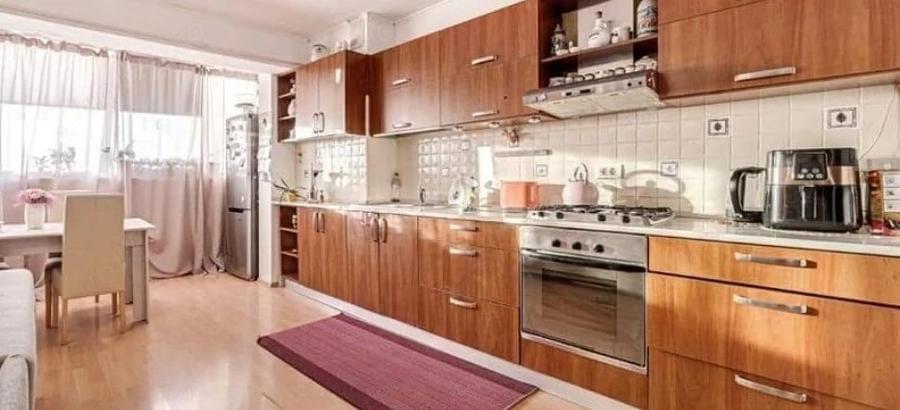 Apartament cu 3 camere decomandat în Exterior Vest