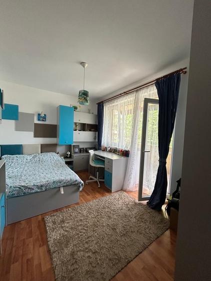 Casă cu 10 camere cu Teren 600 Mp în Prelungirea Ghencea