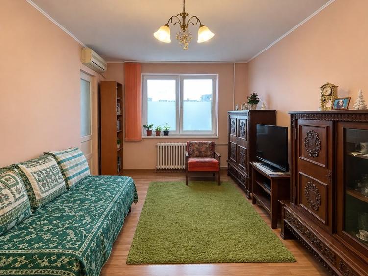 Apartament cu 3 camere decomandat, mobilat în Baicului