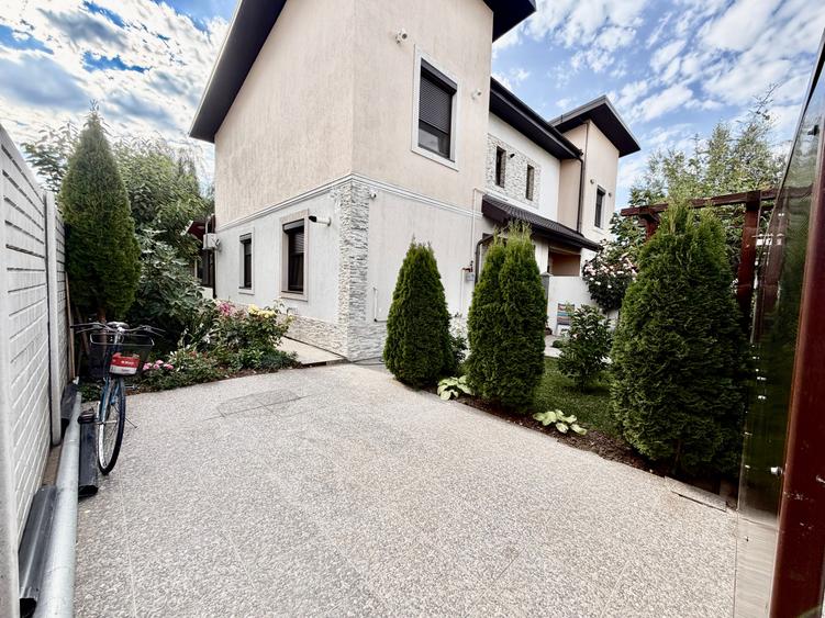 Duplex cu 6 camere cu Canalizare în Sud