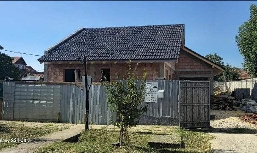 Casă cu 6 camere cu Teren 394 Mp în Central