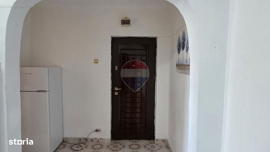 Apartament cu 2 camere semidecomandat în Coman