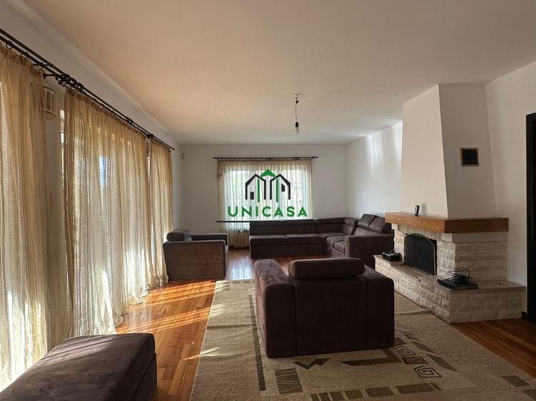Casă individuală cu 8 camere cu Garaj în Bârsești (Mihăești)