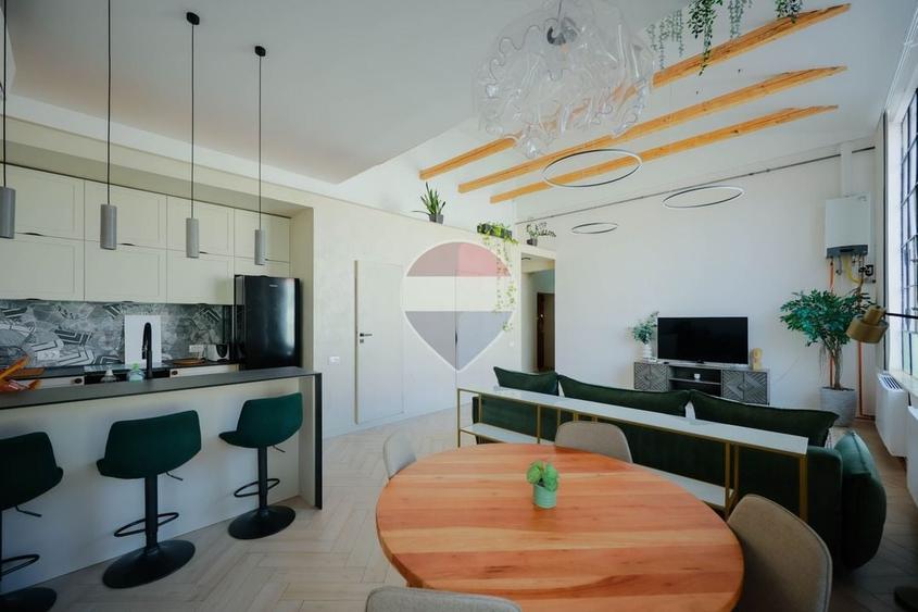 Apartament cu 4 camere semidecomandat, mobilat în Ultracentral