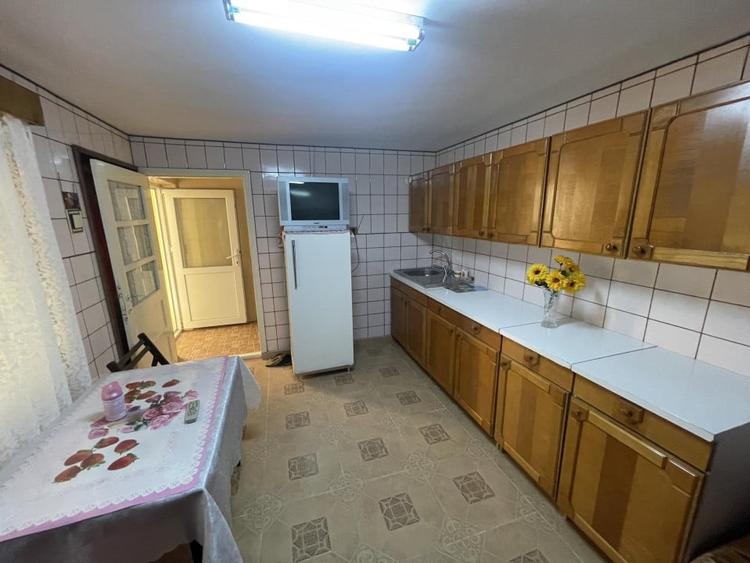 Casă individuală cu 4 camere cu Canalizare în Central