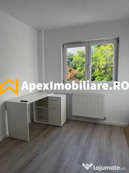 Apartament cu 4 camere semidecomandat în Central