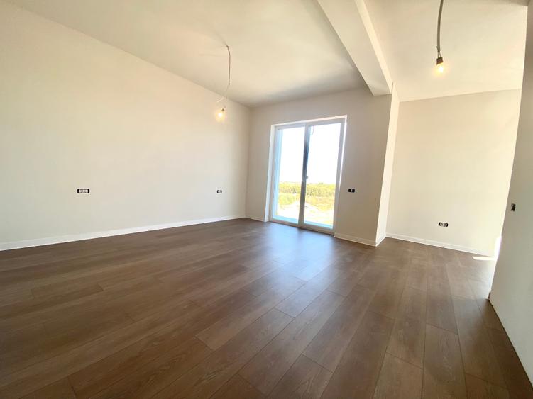Duplex cu 5 camere cu Canalizare în Aeroport