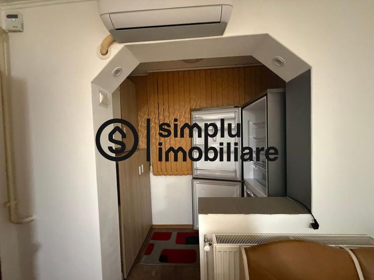 Apartament cu 3 camere semidecomandat, mobilat în Craiovița Nouă