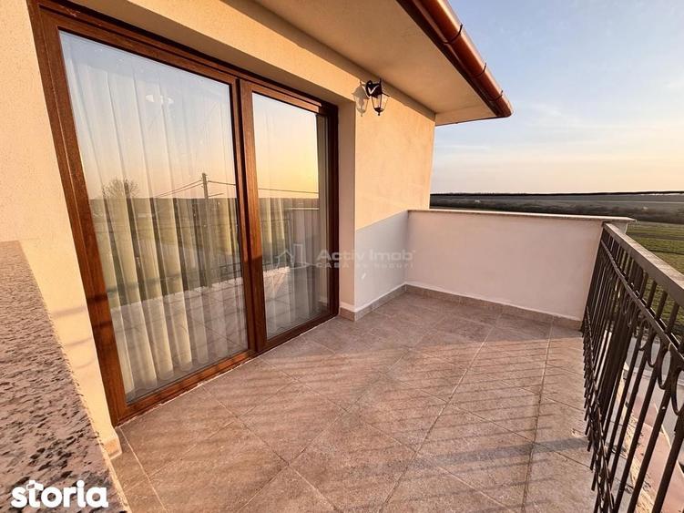 Casă cu 6 camere cu Teren 2310 Mp în Sânmartin