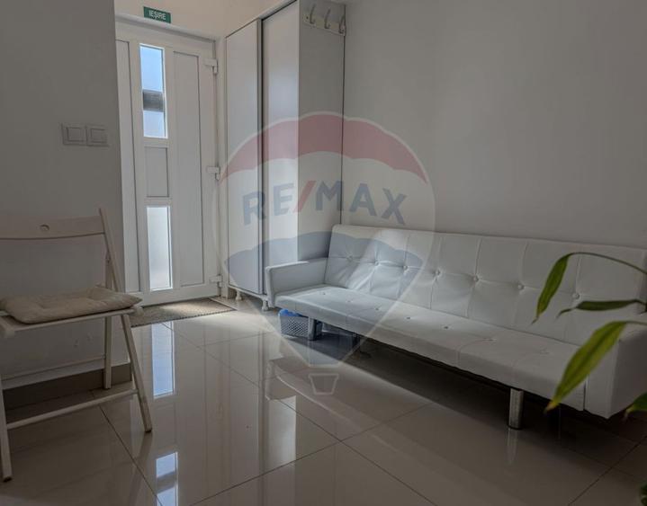 Casă individuală cu 3 camere cu Teren 160 Mp în Central