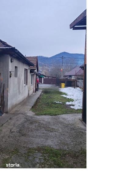Casă cu 4 camere cu Teren 759 Mp în Central