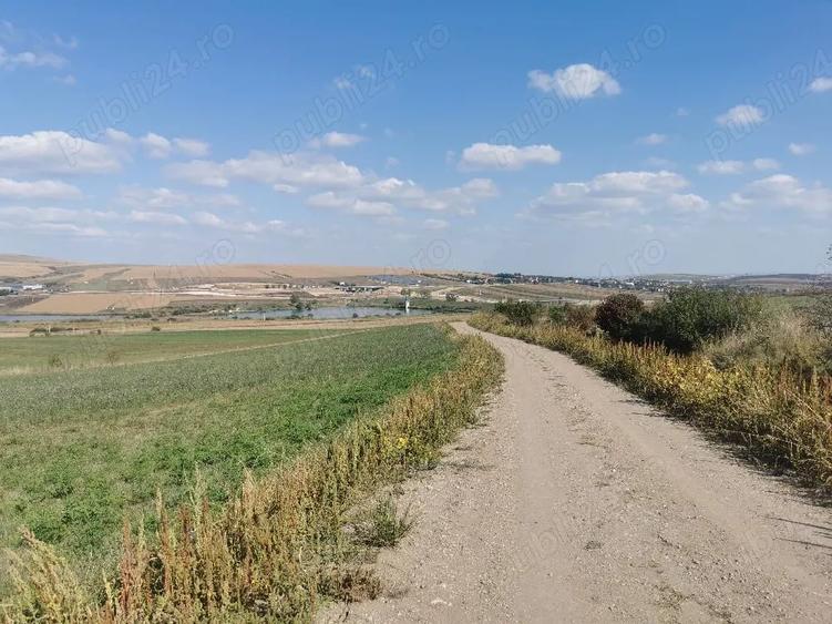 Teren de 2800 mp, în Comșești