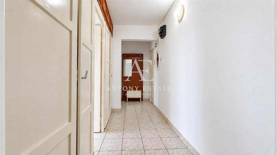 Apartament cu 3 camere semidecomandat în Cantemir