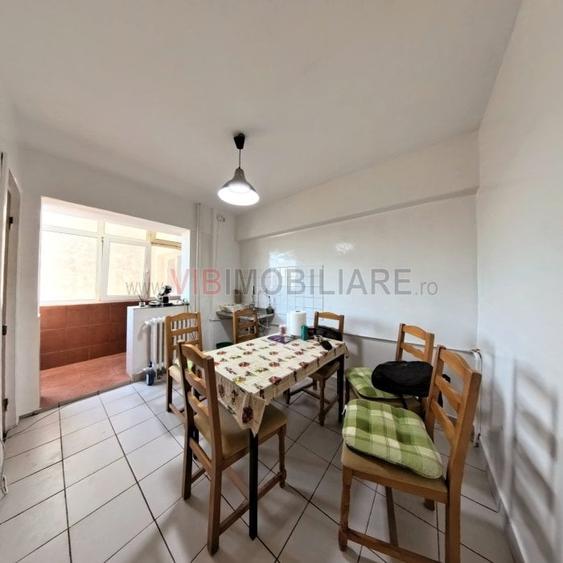 Apartament cu 4 camere decomandat în Amzei
