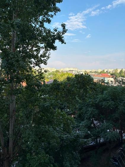 Apartament cu 3 camere semidecomandat, mobilat în Barbu Văcărescu