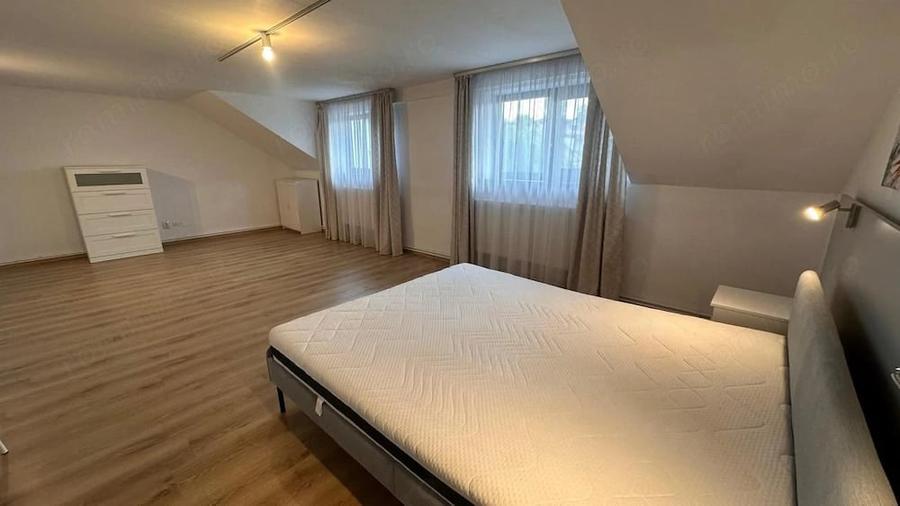 Casă cu 7 camere cu Teren 200 Mp în Ștrand