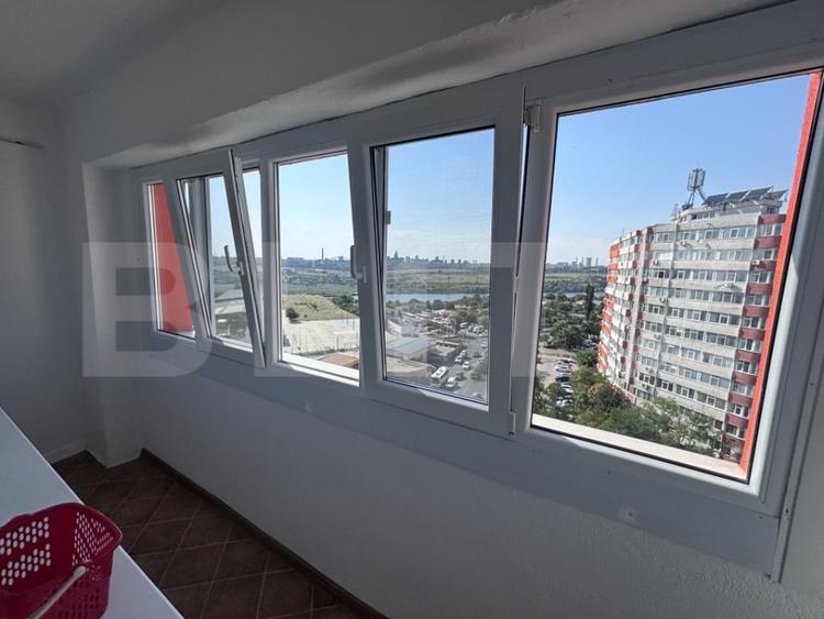 Apartament cu 2 camere decomandat în Micro 20