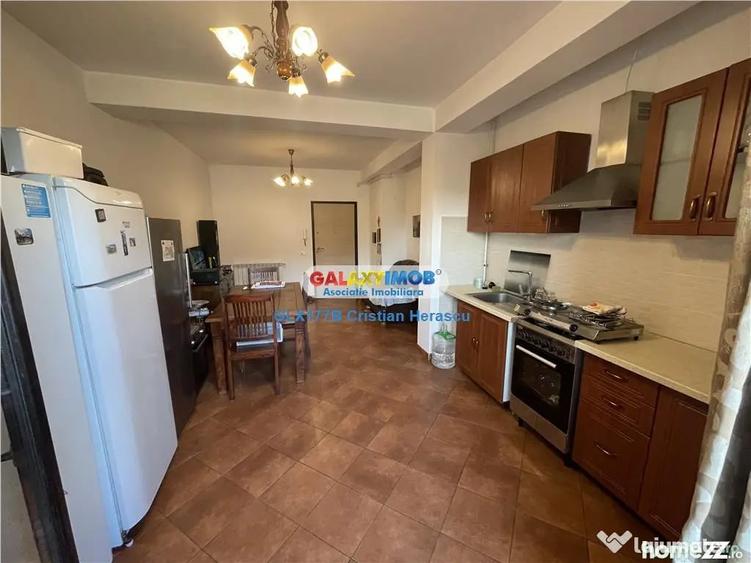 Apartament cu 3 camere semidecomandat în Central