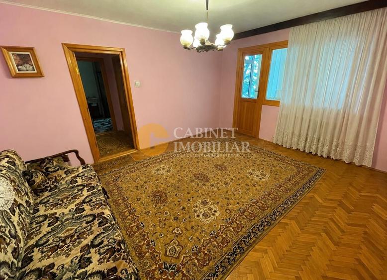 Apartament cu 3 camere semidecomandat în Tătărași
