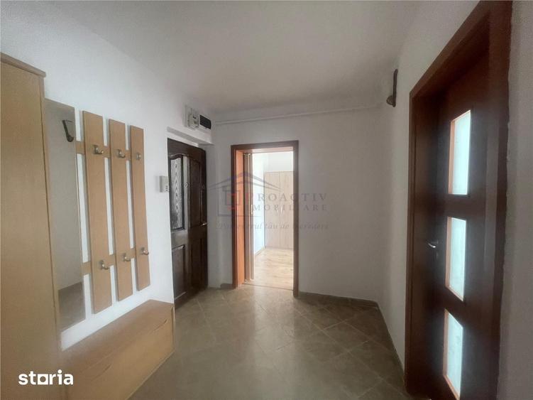 Apartament cu 3 camere semidecomandat în Ultracentral