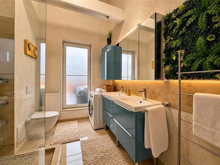 Penthouse cu 3 camere decomandat, mobilat în Unirii