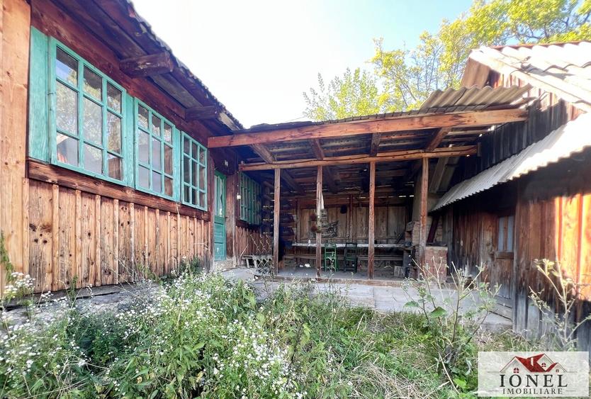 Casă individuală cu 2 camere cu Teren 116445 Mp în Mogoș