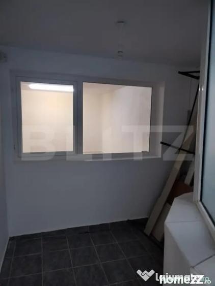 Spatiu comercial 3 camere decomandat Micro 4 - 2