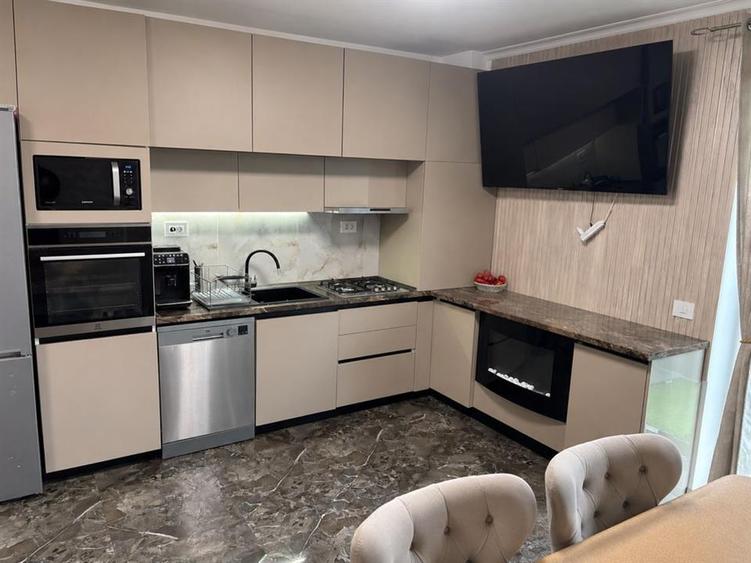 Apartament cu 3 camere semidecomandat, mobilat în Industrial Vest