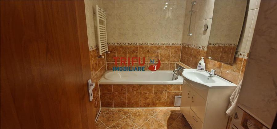 Apartament cu 3 camere decomandat în Cetate