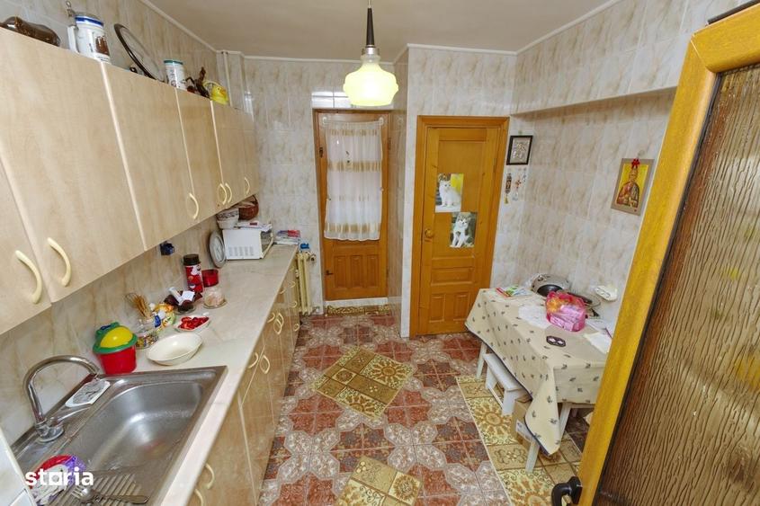Apartament cu 3 camere decomandat în Mazepa 2