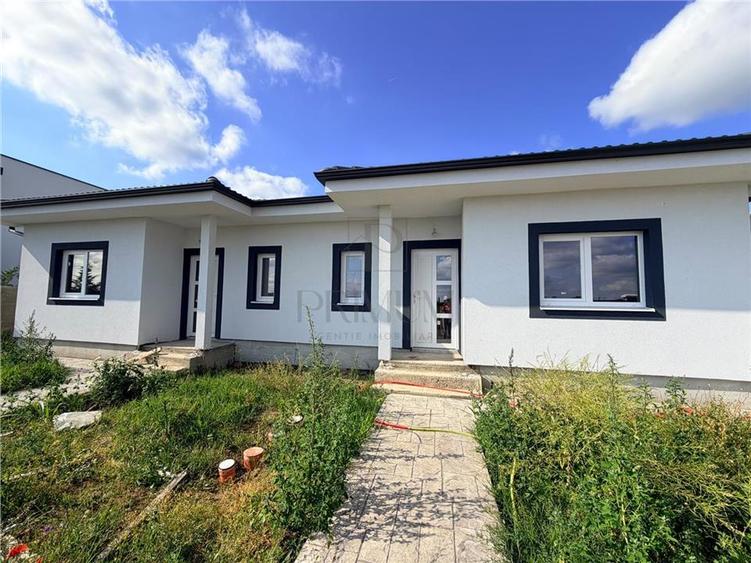 Duplex cu 3 camere cu Teren 300 Mp în Moșnița Veche