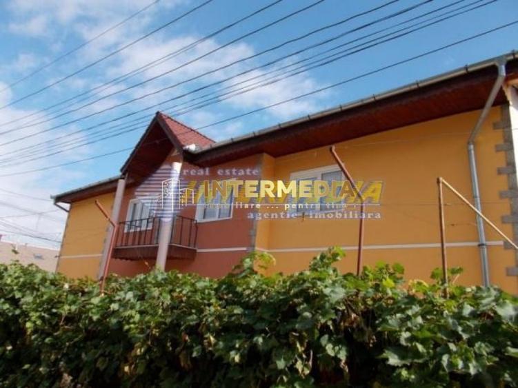 Casă individuală cu 5 camere cu Canalizare în Central
