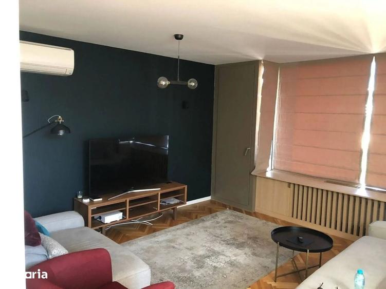 Apartament cu 4 camere, mobilat în Victoriei