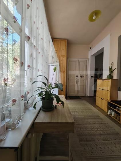 Apartament cu 4 camere circular, mobilat în P-ța Maria