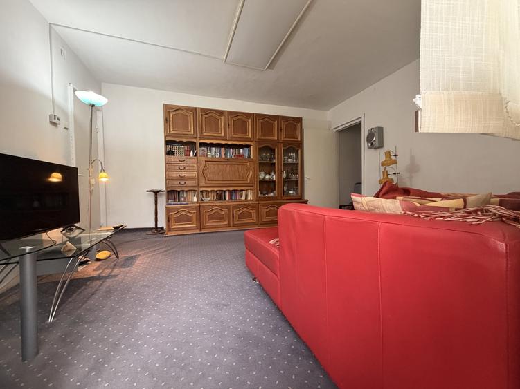 Apartament cu 3 camere decomandat, mobilat în Soarelui