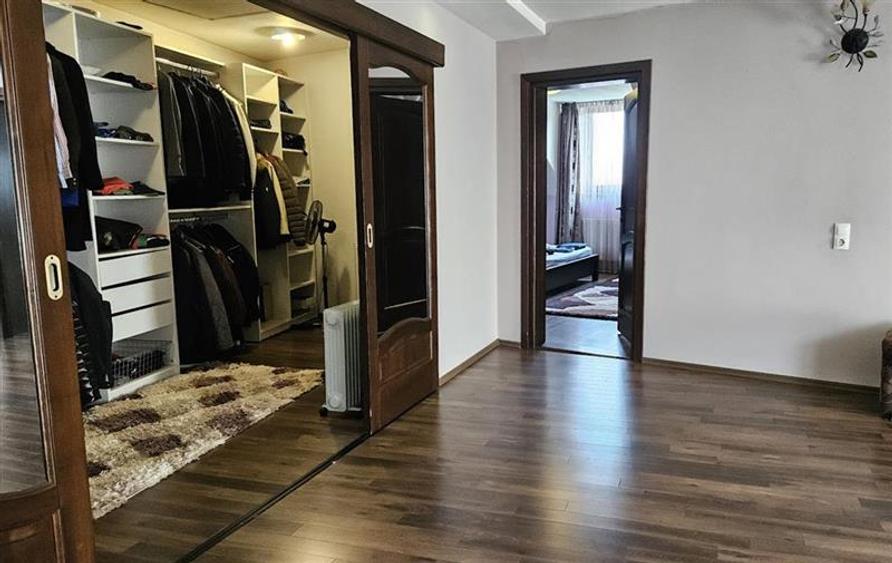 Casă individuală cu 5 camere cu Teren 388 Mp în Dâmbu Pietros