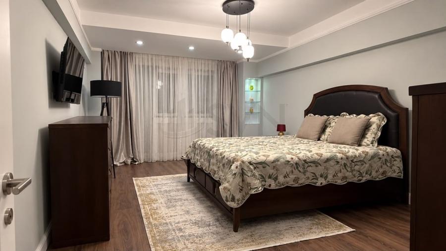 Apartament cu 3 camere decomandat, mobilat în Decebal