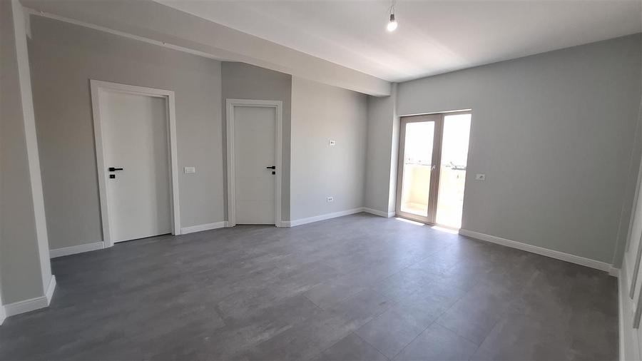 Apartament cu 3 camere semidecomandat în Valea Lupului