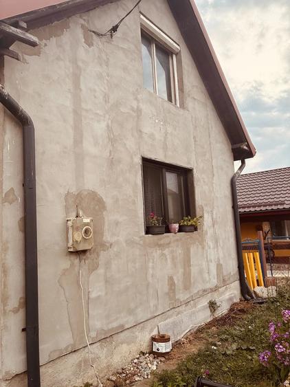 Casă cu 7 camere cu Teren 623 Mp în Ploscoș