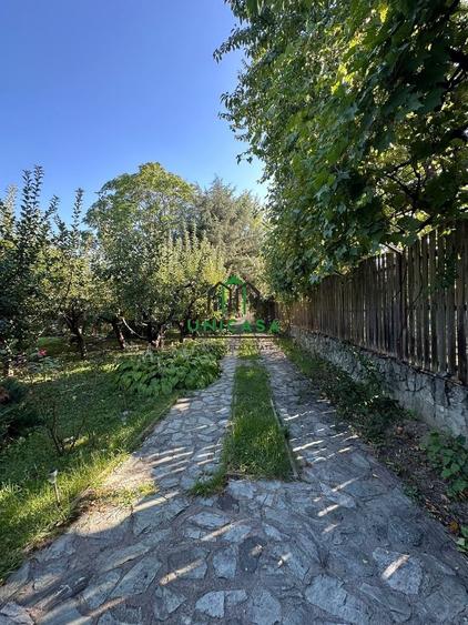 Casă individuală cu 7 camere cu Canalizare în Cartierul Nord