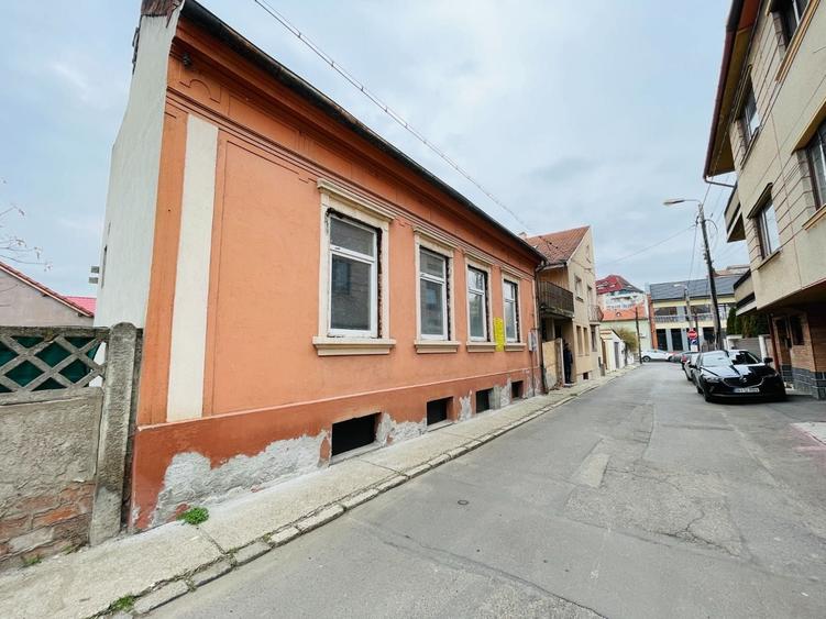 Casă cu 4 camere în Central