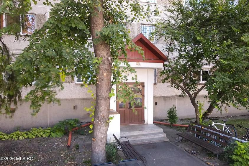 Apartament cu 4 camere semidecomandat în Mehala
