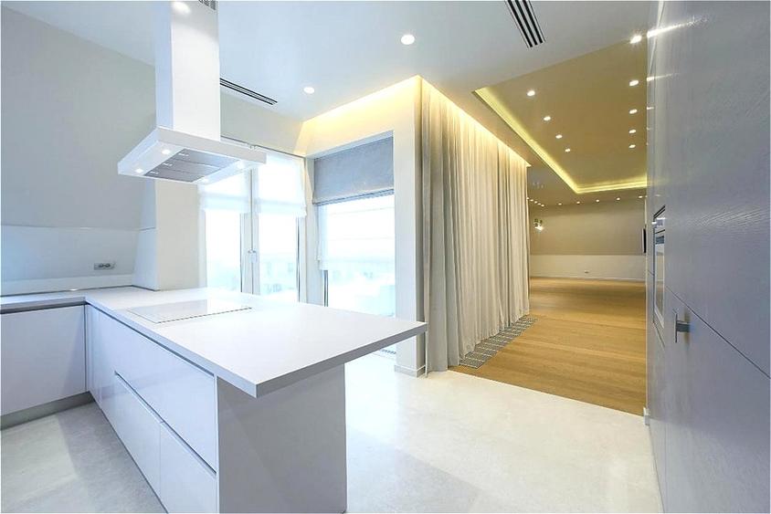 Apartament cu 5 camere decomandat, mobilat în Iancu Nicolae