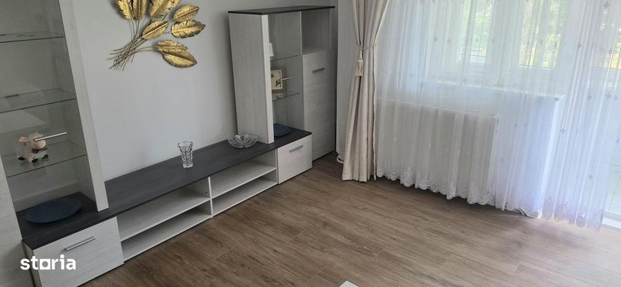 Apartament cu 3 camere în Policlinica