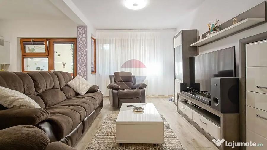 Apartament cu 4 camere decomandat în Clăbucet
