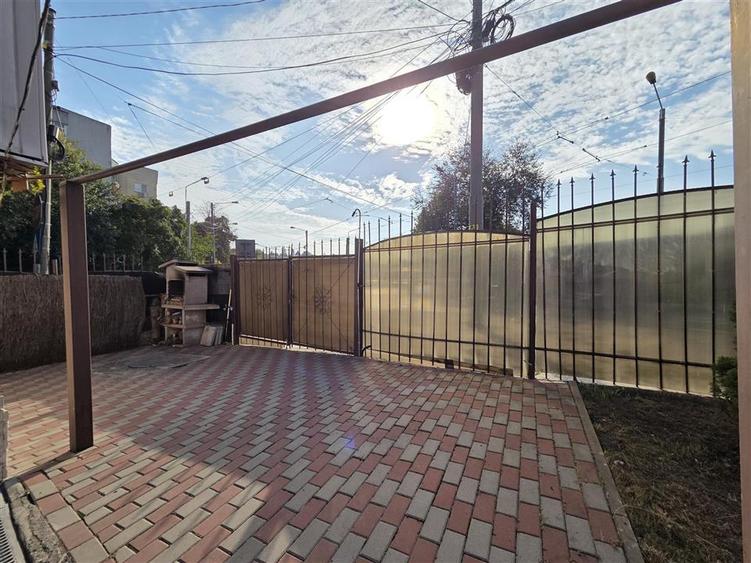 Casă cu 2 camere cu Teren 200 Mp în Podul de Fier