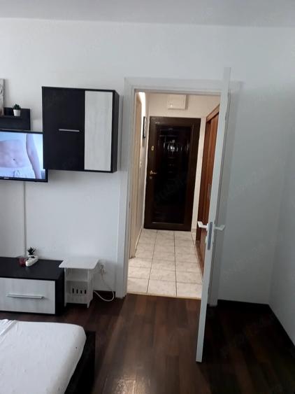 Garsonieră decomandată în Precista